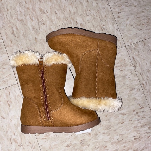 Cozy Tan Suede Boots with Cream Fur Lining - Picture 9 of 11